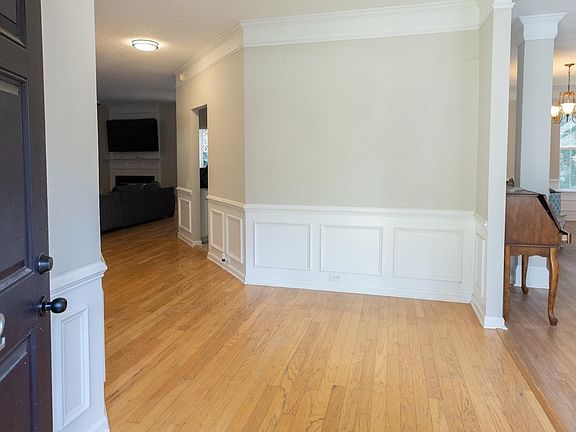 4th image of 212 Lothrop Hill Rd