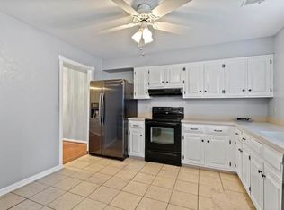 1049 Willow Green Dr, Newport News, VA 23602