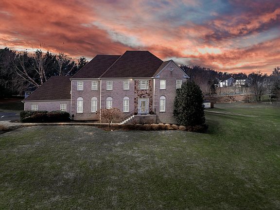 2nd image of 3326 Knolls Pkwy