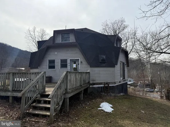 15 Lower Paradise Dr, Lewistown, PA 17044