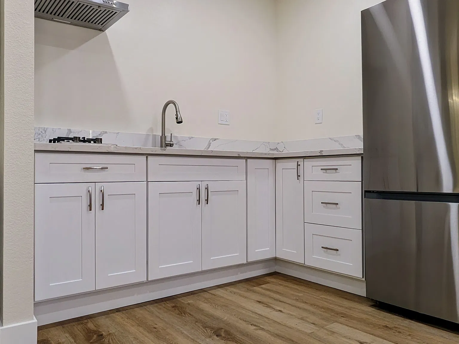 Studio, 400 sqft, $1,900 — Photo 3