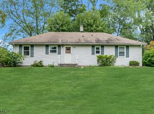 20 Ridge Dr, East Hanover, NJ 07936