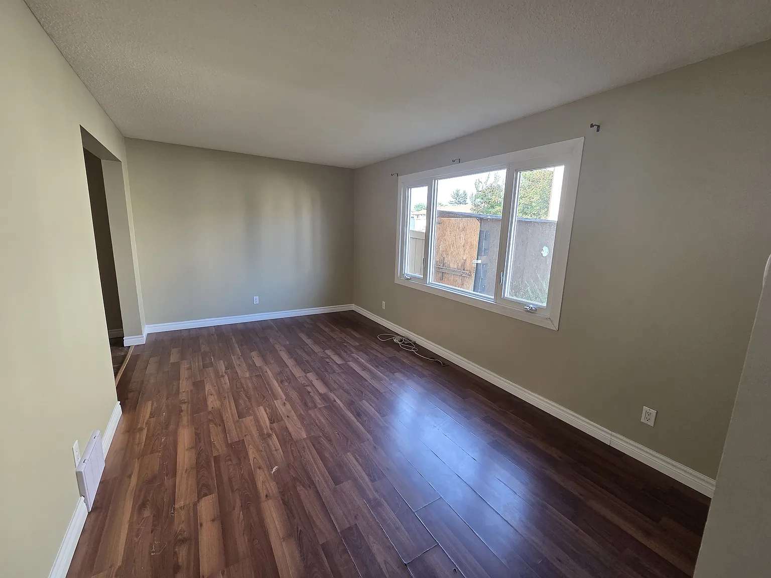 8 14105 82 Street — Photo 2