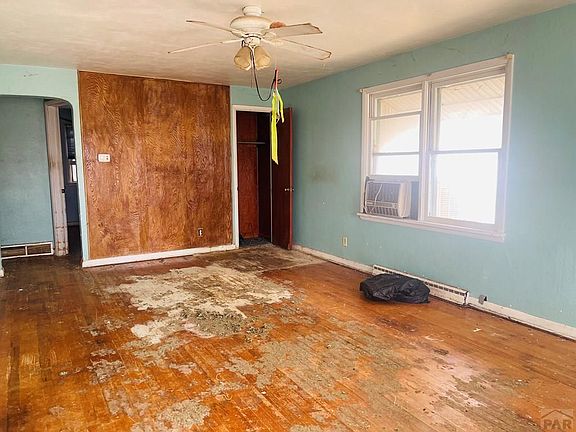 2nd image of 901 E 6th St