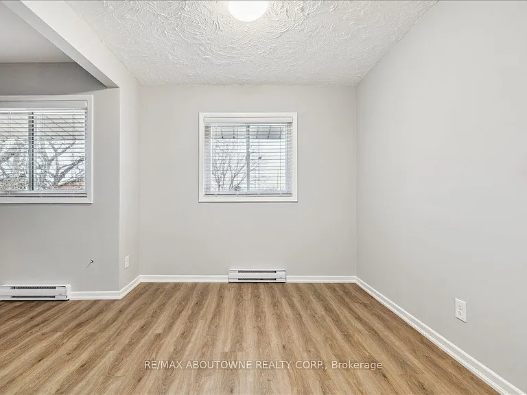 2350 Queensway Dr #3 — Photo 11