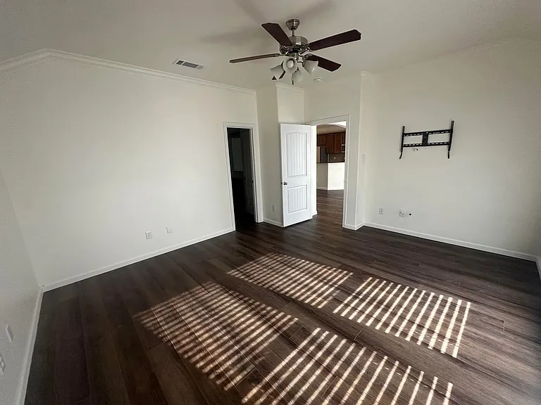 2145 Cedar Park Dr — Photo 6