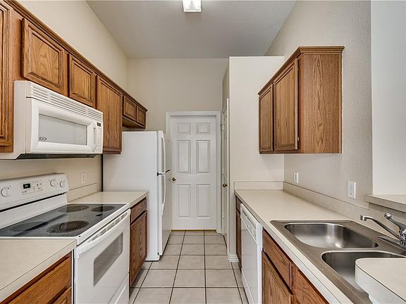 4th image of 10065 Cedar Lake Dr
