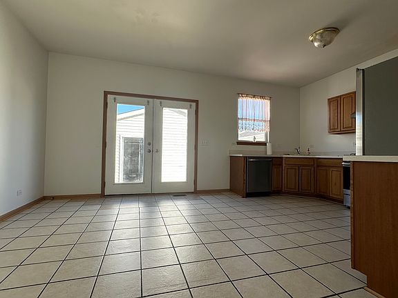 Kitchen & breakfast area