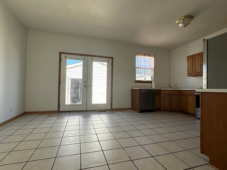 Kitchen & breakfast area