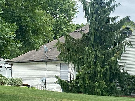 2nd image of 975 Highland Dr
