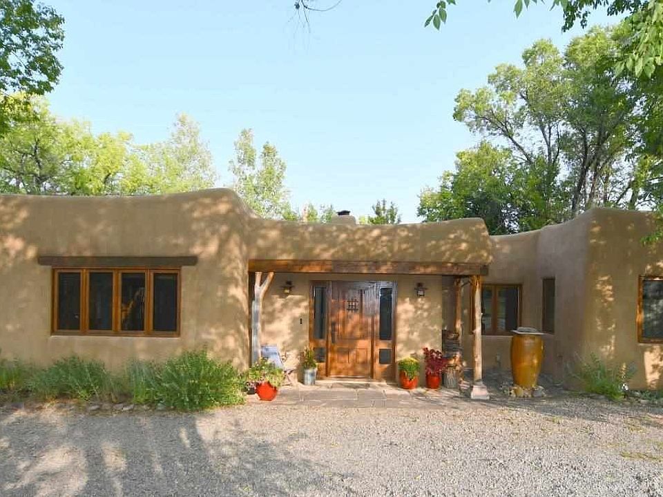 1st image of 410 Martinez Ln