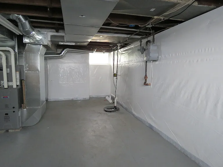 62 Eastland Ave — Photo 29