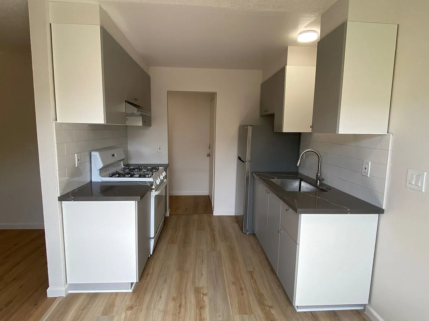 156J Smalley Ave - Convenient Hayward Location — Photo 2
