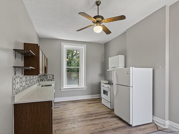 massive kitchen. New quartz counters