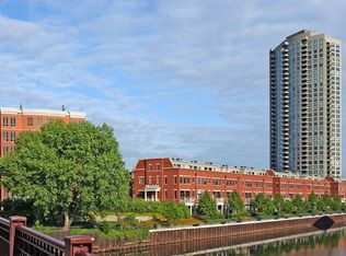 457 N Clinton St, Chicago, IL 60654