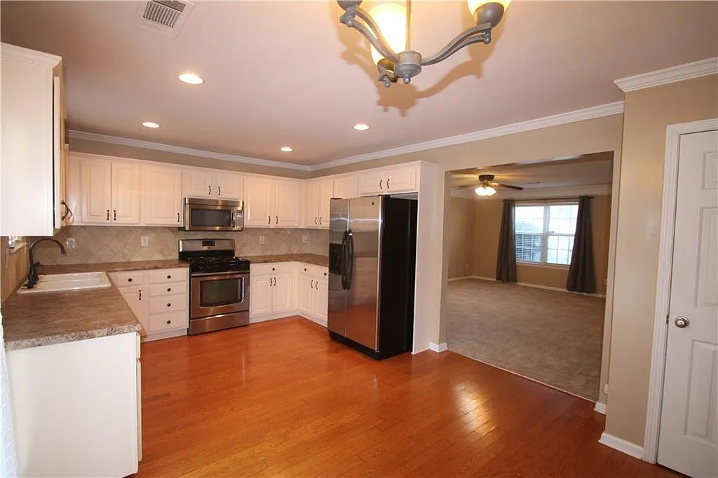 1007 Yellow River Dr — Photo 4