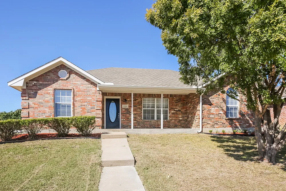 3 bed, 2.0 bath, 1285 sqft, $1,800 — Photo 1