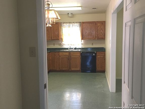 3rd image of 1529 W Laurel St