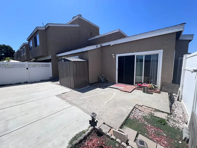 44586 La Paz Rd — Photo 16