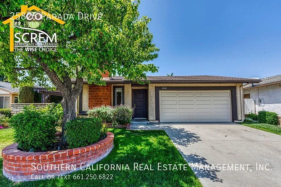 Single Story Three Bedroom Home in Valencia — Photo 1