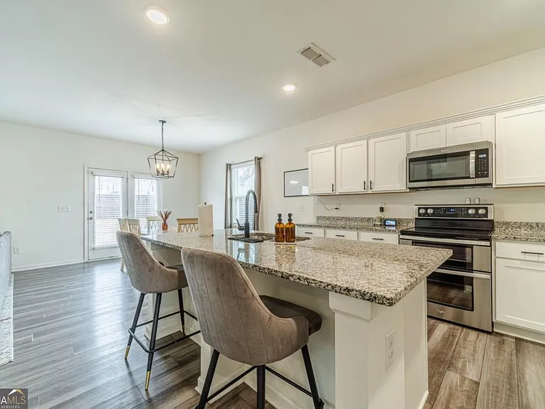 222 Knightsbridge Ln — Photo 5