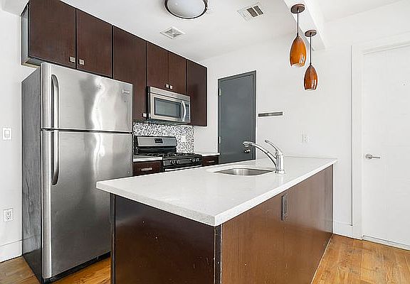 3rd image of 25 Van Buren St APT 2B