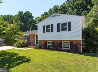 9082 Andromeda Dr, Burke, VA 22015