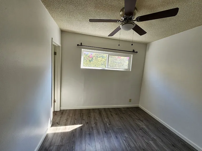 411 N Bush St — Photo 5