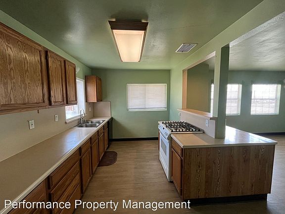 5th image of 1024 Castaic Ave