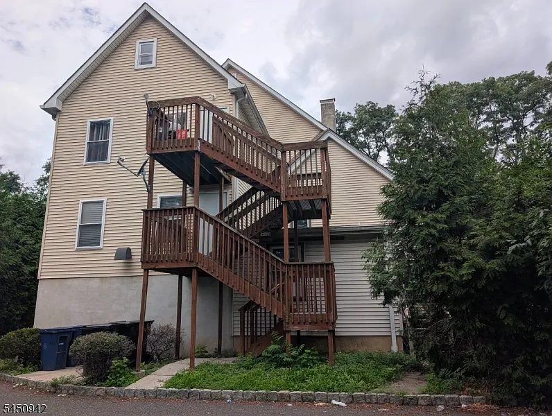 2 bed, 1.0 bath, $2,000 — Photo 3