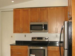 6418 Hollins Dr, Bethesda, MD 20817