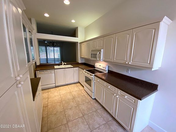 3rd image of 1427 Carlow Cir