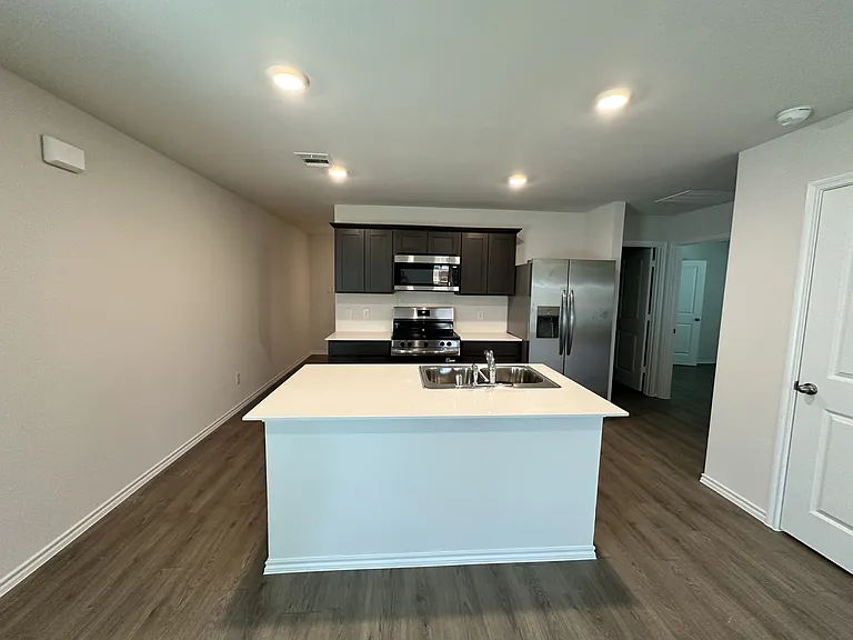 1121 Southfield Dr — Photo 4