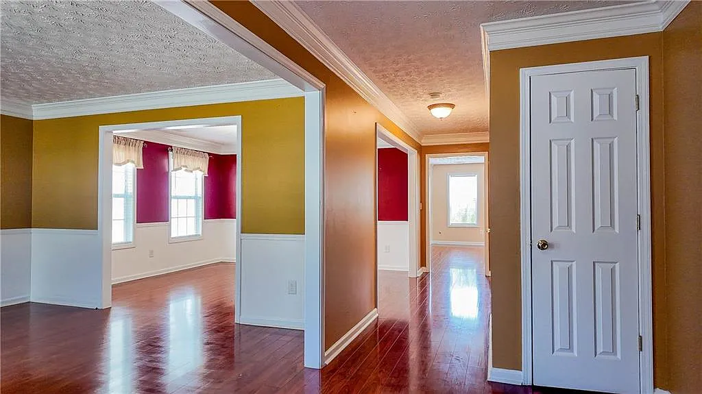 5 bed, 2.5 bath, 3380 sqft, $3,000 — Photo 4