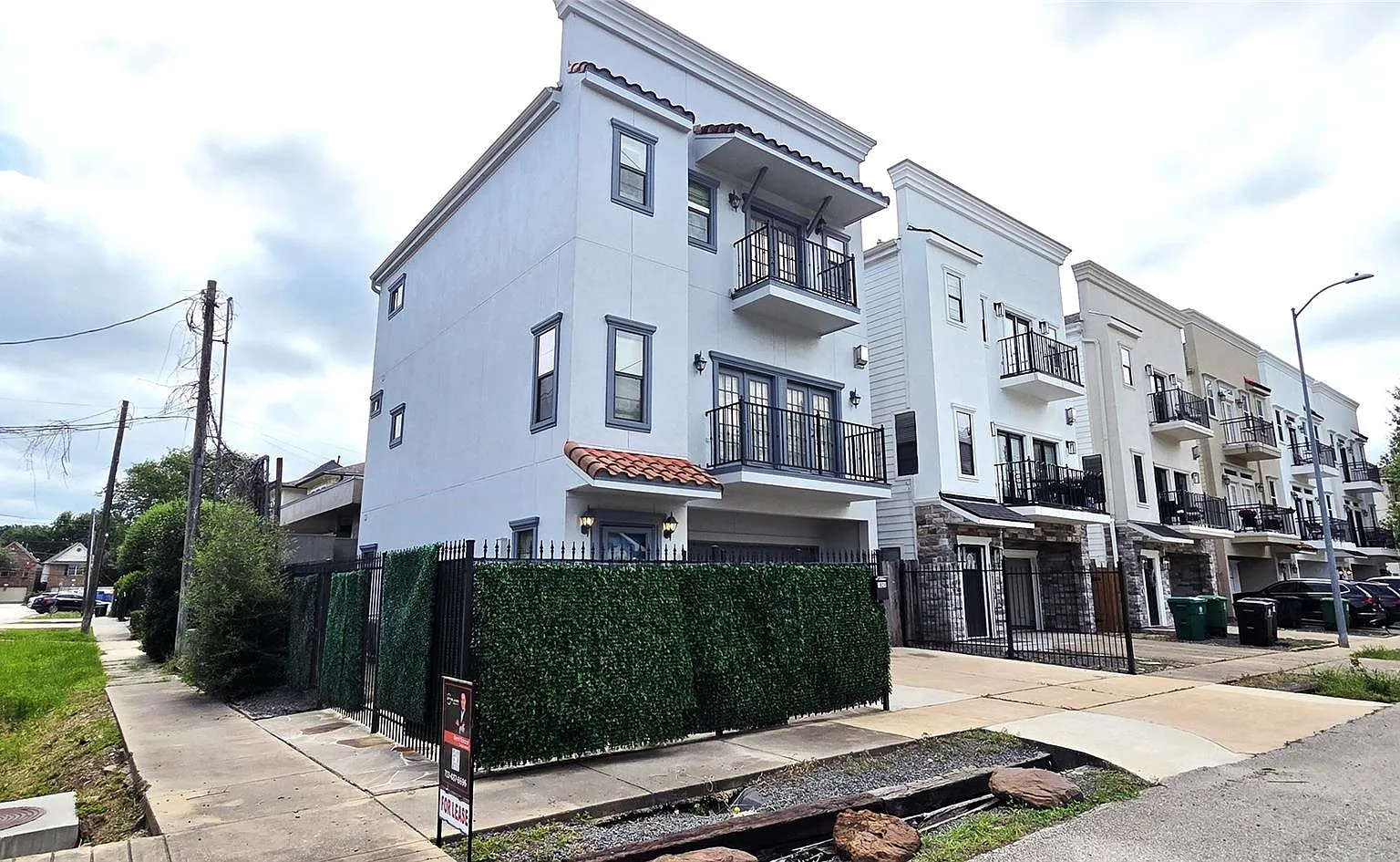3 bed, 3.5 bath, 2178 sqft, $3,495 — Photo 1