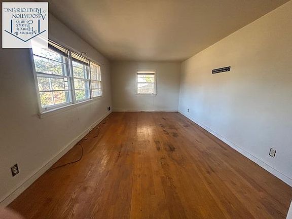 2nd image of 801 Hazelwood Ln