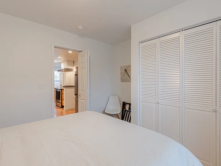 521 Williams Ave S — Photo 7