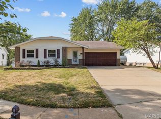 2320 Cedar Lake Dr, Maryland Heights, MO 63043