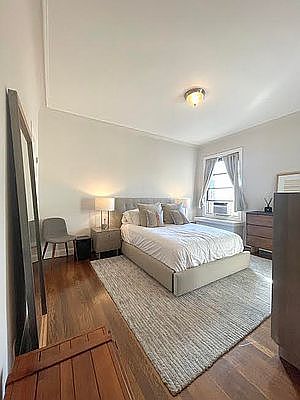 5th image of 2350 Broadway #820