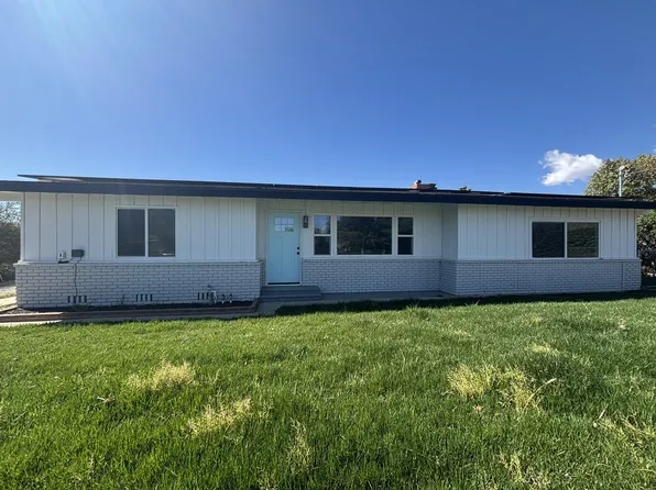 1211 Pennsylvania Ave, Beaumont, CA 92223