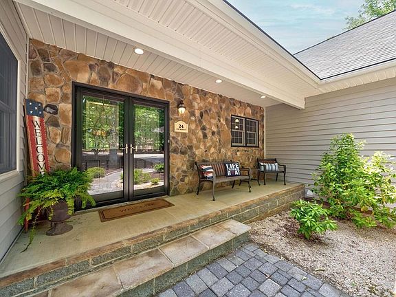 4th image of 24 Goat Island Ct
