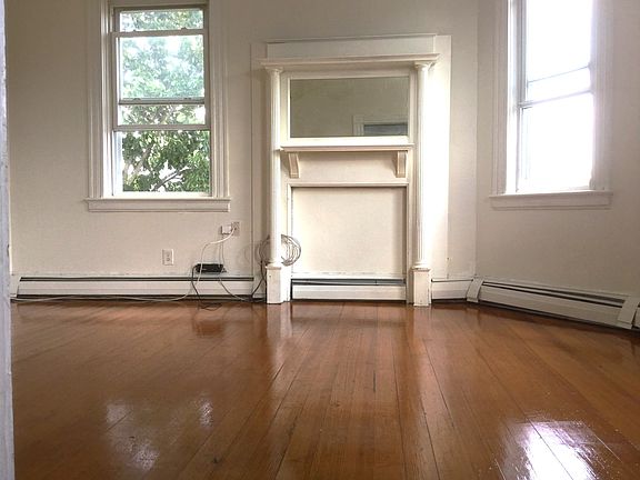 2nd image of 15 Penn St Floor 3
