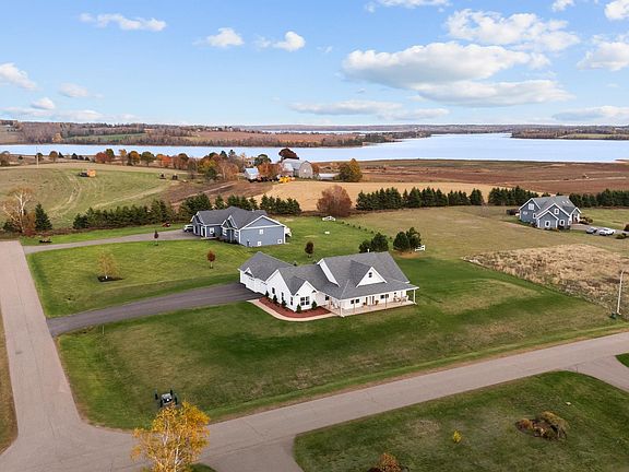 3rd image of 8 Macneill Dr