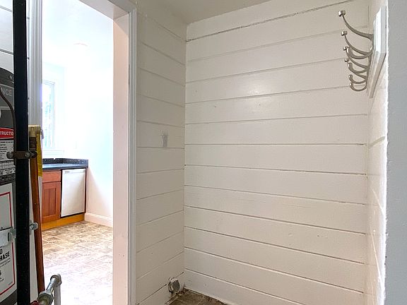 4th image of 1447 Castro St
