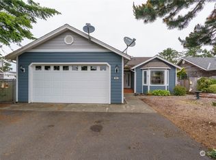 304 10th St NE, Long Beach, WA