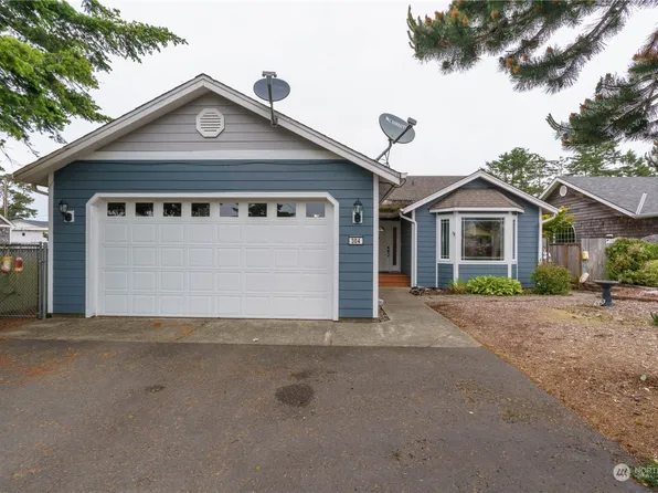 304 10th Street NE, Long Beach, WA 98631