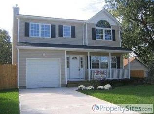 225 46th St, Lindenhurst, NY 11757