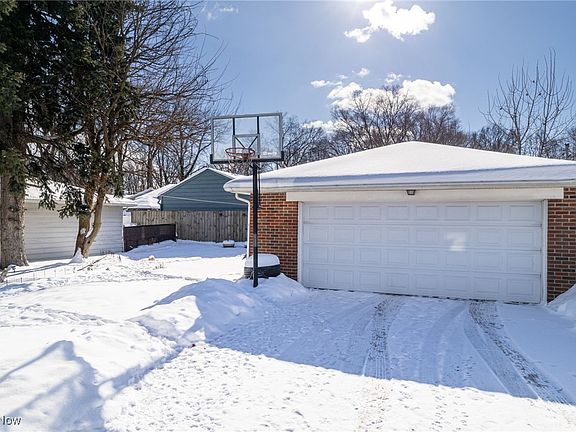 3rd image of 1115 Birch Ln