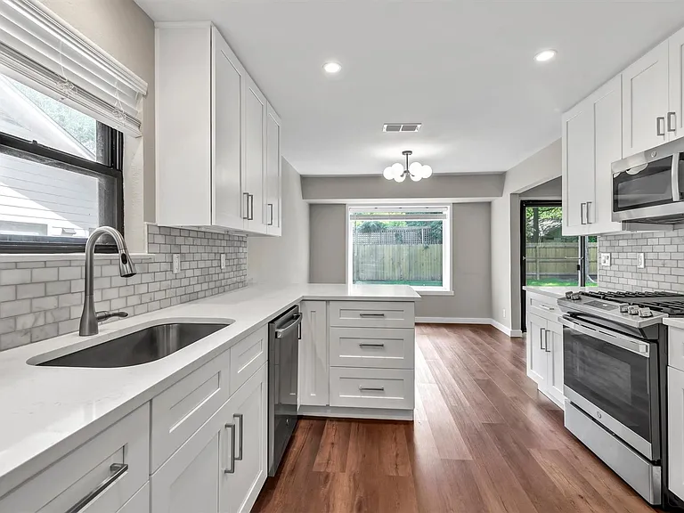 4805 Gerona Dr — Photo 3