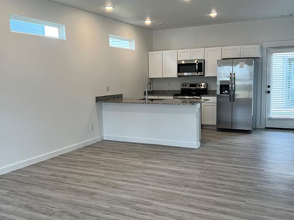 3rd image of 1031 Boardwalk Ave
